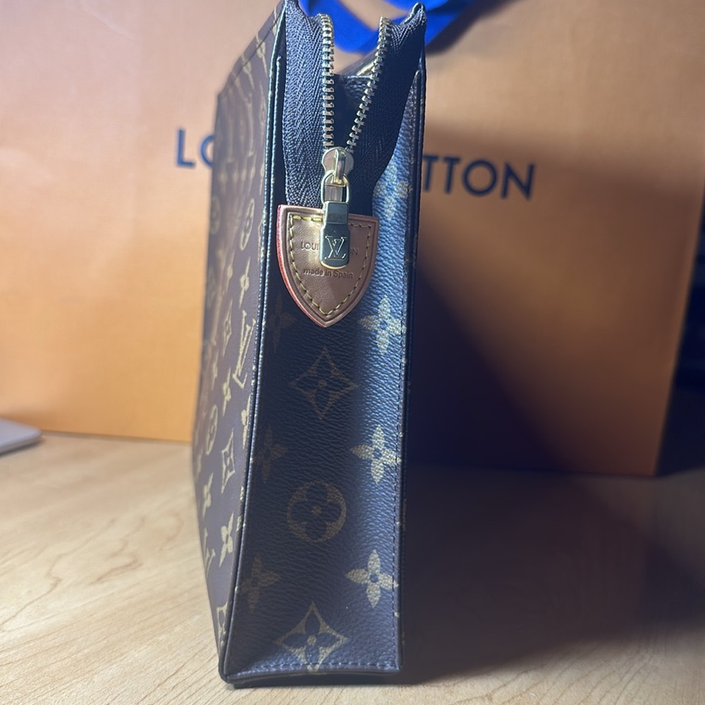 - Louis Vuitton Toiletry Pouch 26 Brand New with receipt and all - Picture 5 of 6